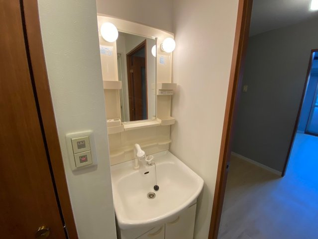 フローライト蛍池の独立洗面台