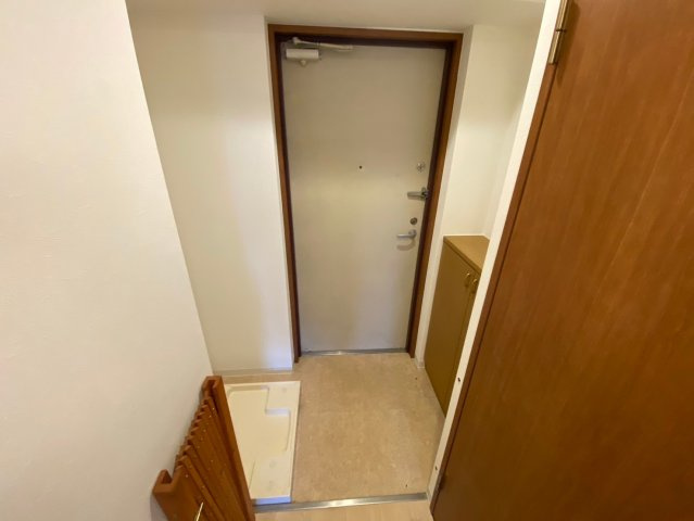 フローライト蛍池の玄関