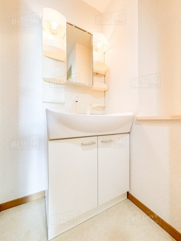 クレールヴィラの洗面所|綺麗で明るい洗面所です☆