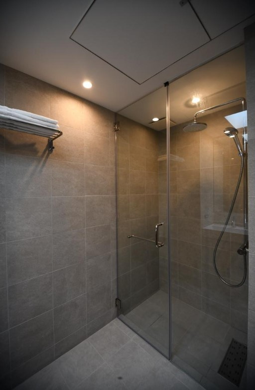 GARDEN WALL HOUSE＋FAS 片瀬江ノ島の浴室