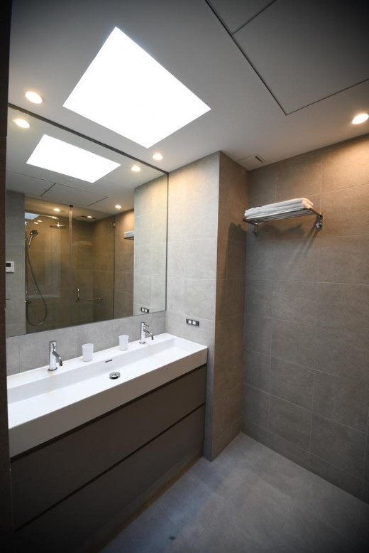 GARDEN WALL HOUSE＋FAS 片瀬江ノ島の独立洗面台