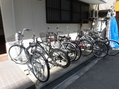 【その他共用部分】 | フレックス新大阪Ⅱ | 建物前に駐輪スペースが設けられています