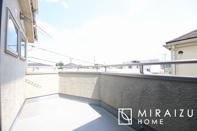 【前面道路含む現地写真】 | 前面道路☆運転が不安な方も安心な前面道路、きちんと幅員のある道路は女性にも安心です。整備されている道路は気持ちも良いですね♪