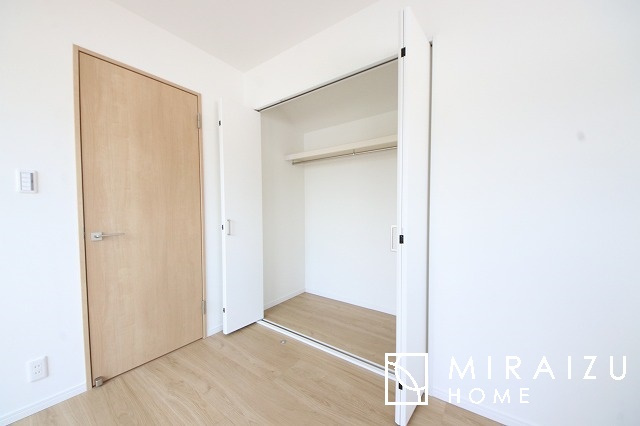 【洋室】 | 平日・休日問わず、いつでもご見学が出来ます♪☆実際に見て、触れて感じる安心のお住まい探しを体験して下さい♪☆物件情報だけでなく、地域の特色などなどエリア情報もお伝え出来たら嬉しいです♪
