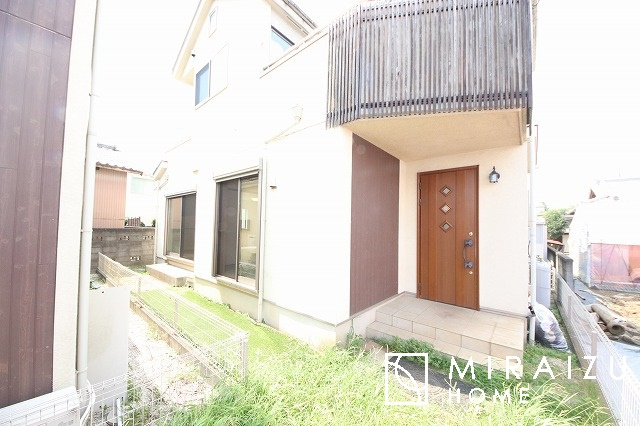 【庭】 | 青く澄み渡った綺麗な空と、陽の光をたっぷりと受ける、そんな住宅で新生活をスタートしてみませんか？見学・ご相談等、ミライズホーム(株)までお気軽にご連絡下さい♪