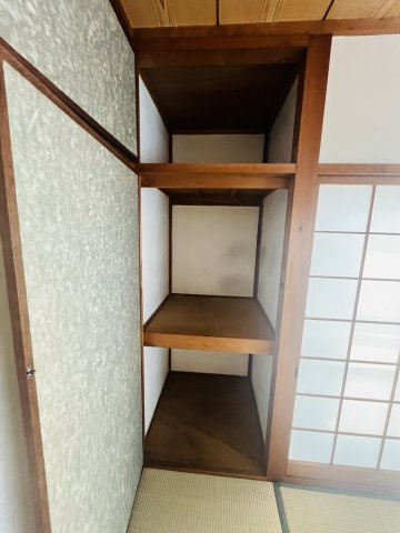 離宮前町1丁目貸家の収納