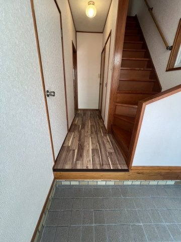 離宮前町1丁目貸家の玄関