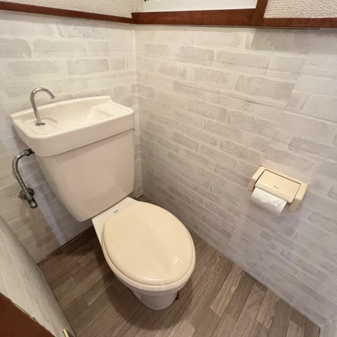 離宮前町1丁目貸家のトイレ