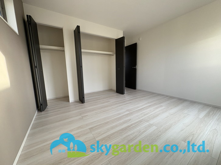 茅ヶ崎市南湖4期　新築戸建　全2棟1号棟の寝室|開放的な寝室です