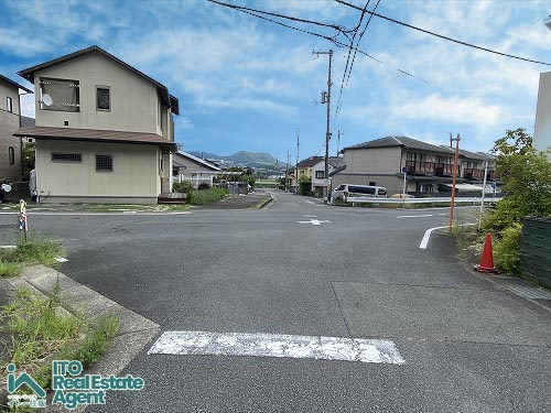 西賀茂上庄田町　中古戸建の前面道路含む現地写真