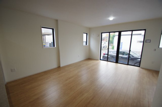 【居間・リビング】 | 【仲介手数料無料！！】府中市北山町2丁目　新築戸建て（全1棟）1号棟　6299万円 | LDK19.5帖（LDK16.2帖・洋室3.3帖に分割可能）