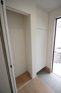 【収納】 | 【仲介手数料無料！！】府中市北山町2丁目　新築戸建て（全1棟）1号棟　6299万円 | 下駄箱＋収納