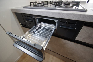 【キッチン】 | 【仲介手数料無料！！】府中市北山町2丁目　新築戸建て（全1棟）1号棟　6299万円 | グリル