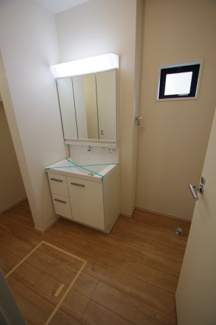 【脱衣所】 | 【仲介手数料無料！！】府中市北山町2丁目　新築戸建て（全1棟）1号棟　6299万円 | 洗面所