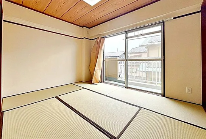 鴻巣人形町ハイムの和室|畳の上でゆっくりとくつろげる和室です