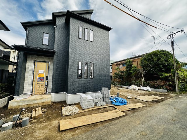 大磯町西小磯　カースペース３台並列駐車可能の外観