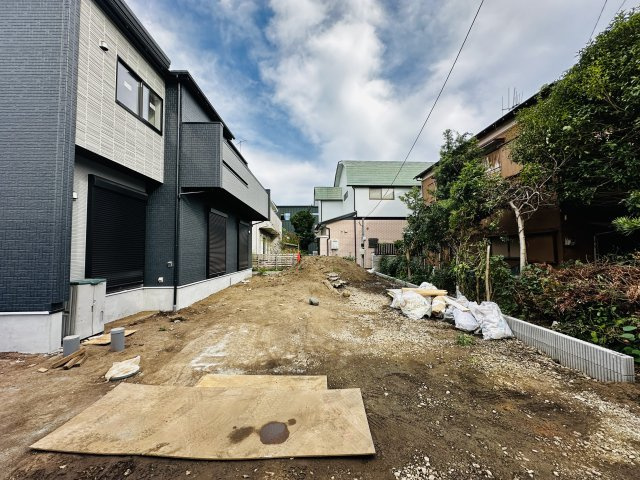 大磯町西小磯　カースペース３台並列駐車可能の駐車場