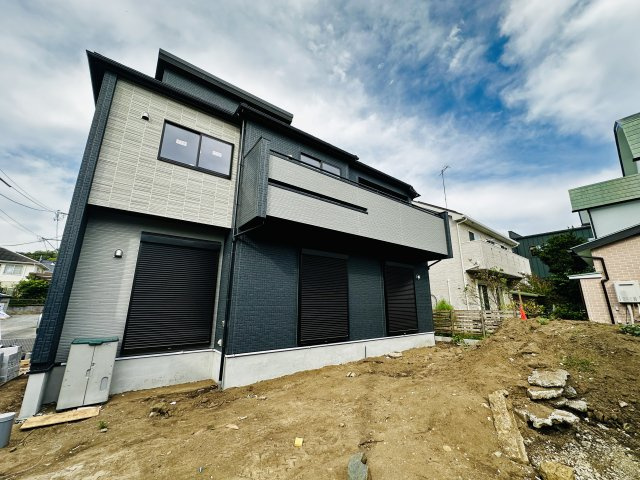 大磯町西小磯　カースペース３台並列駐車可能の外観