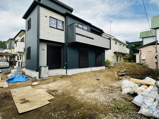 大磯町西小磯　カースペース３台並列駐車可能の外観