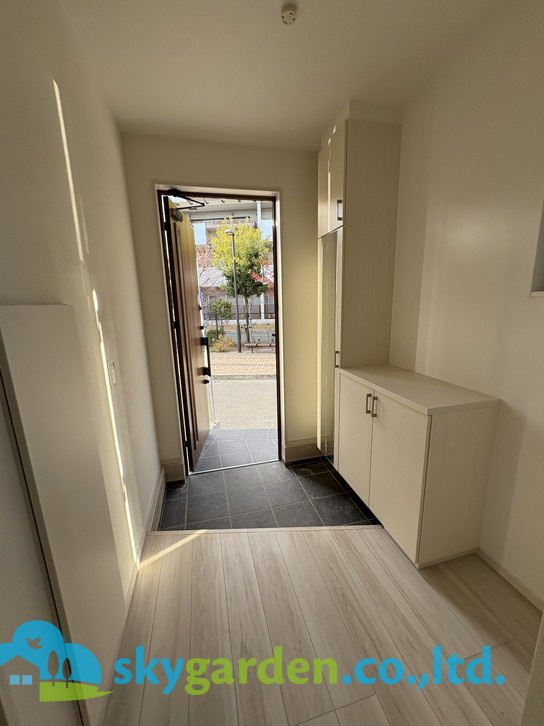 茅ヶ崎市南湖4期　新築戸建　全2棟2号棟の玄関