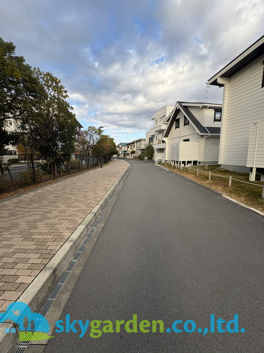 茅ヶ崎市南湖4期　新築戸建　全2棟2号棟の前面道路含む現地写真