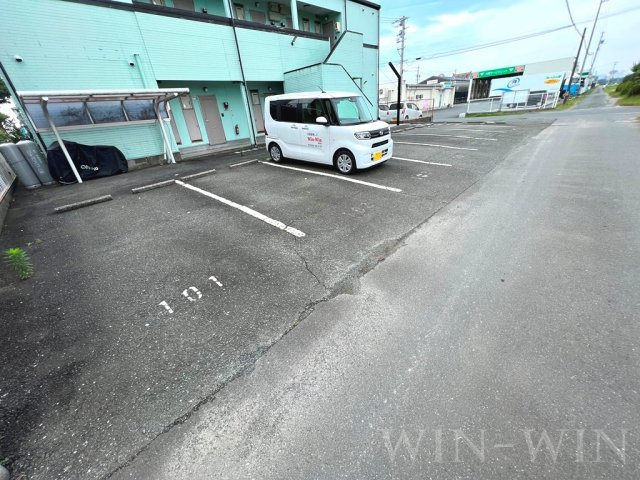 ルミエール21の駐車場