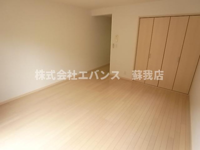 【居間・リビング】 | アイビス | こちらの居間で趣味の時間をお楽しみください