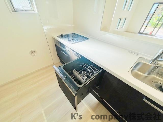 ◎茅ヶ崎市南湖5丁目　新築戸建　2号棟◎のキッチン|食器洗い乾燥機付きで家事の時短に役立ちます☆
