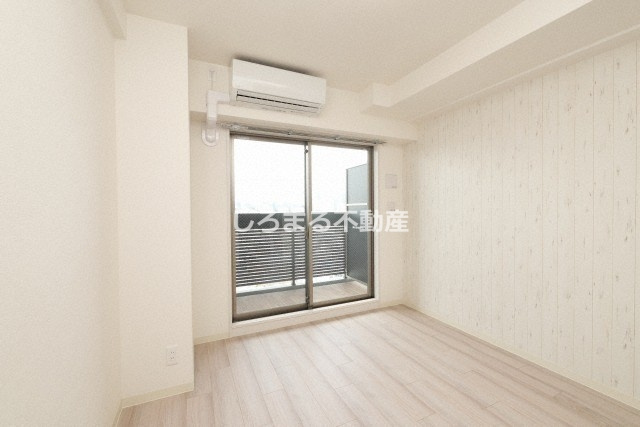 プレサンスOSAKA東中本エシデルの居間・リビング