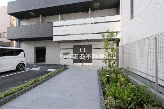 プレサンスOSAKA東中本エシデルのエントランス