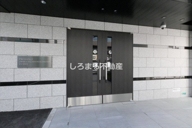プレサンスOSAKA東中本エシデルのエントランス