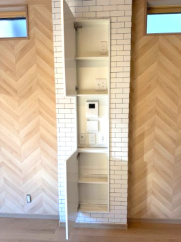 【設備】 | ライフフィールド美原区真福寺 | リビングにIoTニッチを設けているため、すっきりスマートにご活用いただけます。