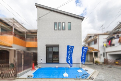 【外観】 | ライフフィールド美原区真福寺 | 東南角地の陽光と開放感に恵まれた住まい！こども園や小学校、公園が徒歩圏内に揃いこれから子育てを始めるファミリーにもピッタリ！