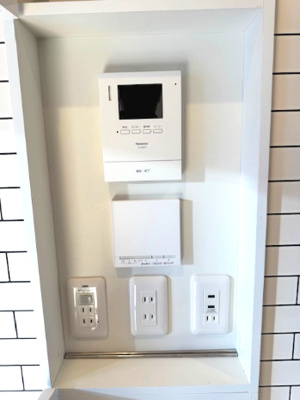 【セキュリティ】 | ライフフィールド美原区真福寺 | 来訪者を映像で確認できるTVモニター付きインターホンを設置。留守中の来客もわかり、毎日の暮らしをそっと支えてくれます。