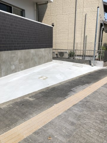 アーバンヒルズ津の駐車場