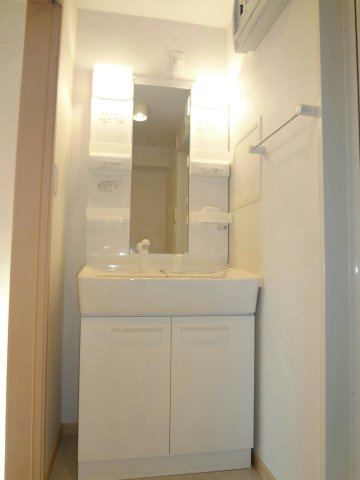 熊本市中央区黒髪４丁目のアパートの独立洗面台