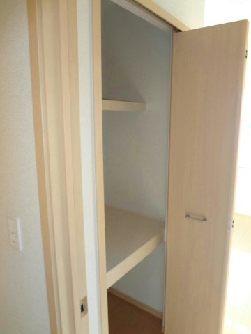 熊本市中央区黒髪４丁目のアパートの玄関