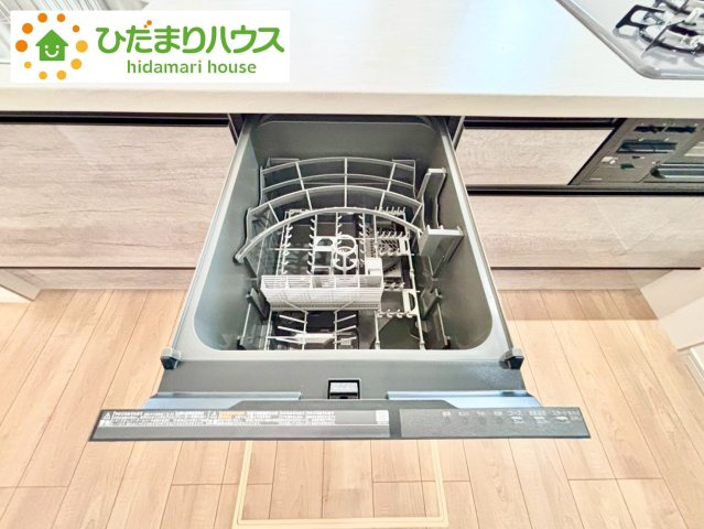 流山市東深井15期　新築戸建　1号棟の設備|食器洗乾燥機が付いていますので家事の時間も節約できます。忙しいママには便利ですよね。							
