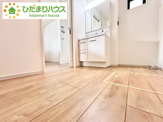 流山市東深井15期　新築戸建　1号棟の脱衣所|ゆったりとした脱衣スペースで、忙しい朝の支度もストレスなくできますね♪							
