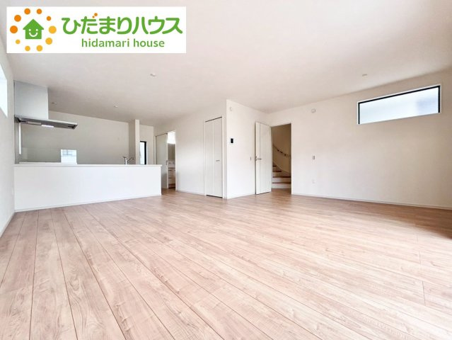 流山市東深井15期　新築戸建　1号棟の居間・リビング|家族だんらんで、笑顔のたえない時間も増えそうな広々としたLDKが魅力です(^^)/