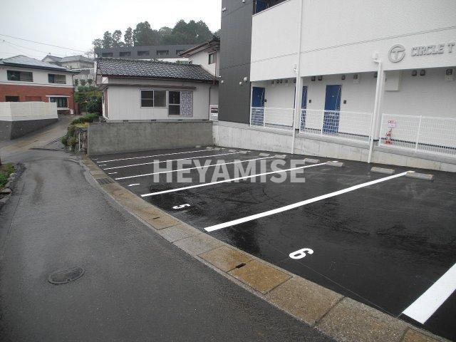 CIRCLE　T　WASHIZAKIの駐車場