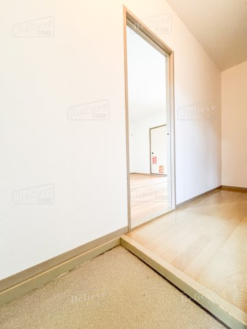 ハイカムール荒木の玄関|シューズボックス付きの玄関です★