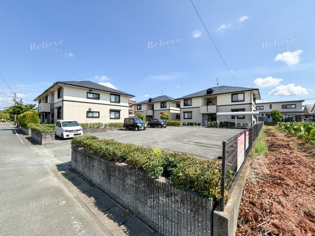 ハイカムール荒木の駐車場|駐車スペースもあります☆