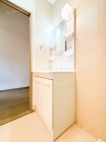 ハイカムール荒木の洗面所|明るい洗面所です★