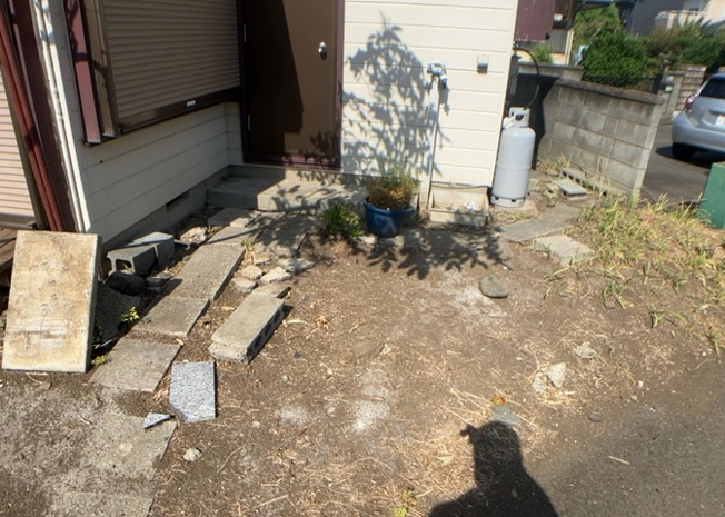 【駐車場】 | 駐車場と明記されていても、最小スペースでつくられた駐車場だと大型車は駐車できなかったり、出入りしにくくなったりする可能性があります。お車のサイズと購入したい物件の駐車場のサイズを現地で確認しましょう。