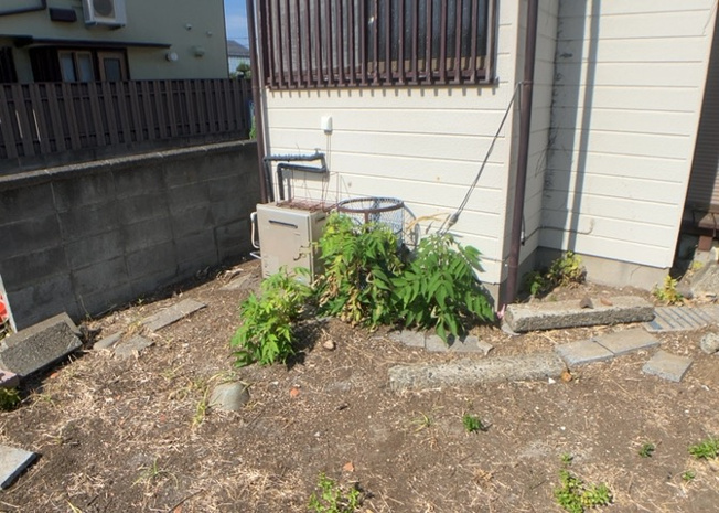 【庭】 | 庭があることでガーデニングや家庭菜園はもちろん、こどもの遊び場やペットを放して遊ぶことができます。また、家の周囲に余裕があるということです。隣地との間があれば、十分な日当たりと、風通しが確保できます。