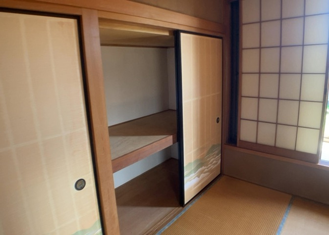 【収納】 | ウォークインクローゼットがあれば、クローゼット内でコーディネートが完成できますし、季節の変わり目に行う衣替えの手間も省けます。また、スーツケースなど大きいものもしまうことができ使い勝手がよいです。