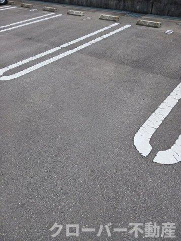 エスポワールＢの駐車場