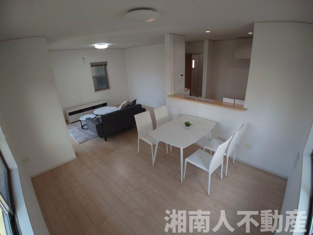 平塚市田村6丁目 中古戸建の居間・リビング|使いやすいリビングです