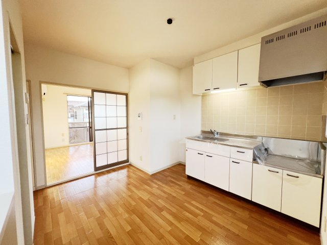 ガーデンハウスＡ棟の居間・リビング